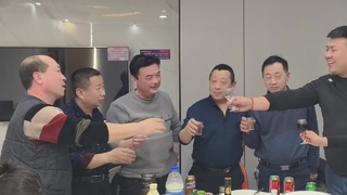 गिलास उठाएं, कारीगर की भावना को श्रद्धांजलि दें, हाथ मिलाएं और एक साथ एक नई यात्रा पर निकलें